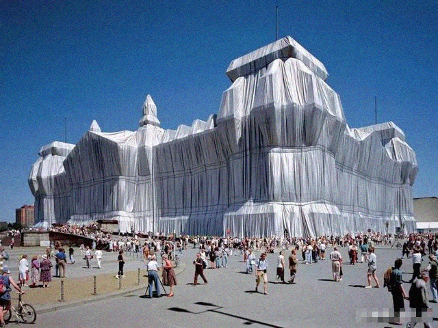 クリストとジャンヌ・クロード、「同年同月同日」